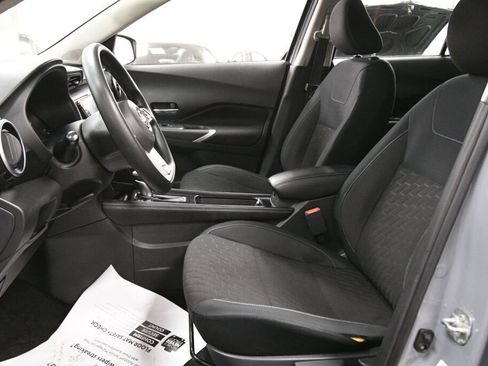 Used 2022 Nissan Kicks SV image 10