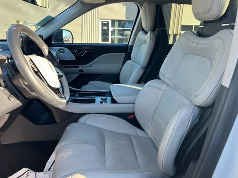 Used 2025 Lincoln Aviator Reserve w/ Equipment Group 201A image 6