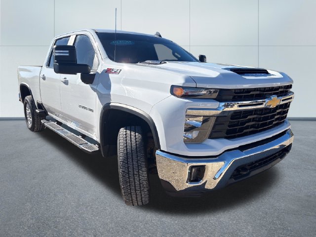 Used 2025 Chevrolet Silverado 2500 LT AWD/4WD image 5