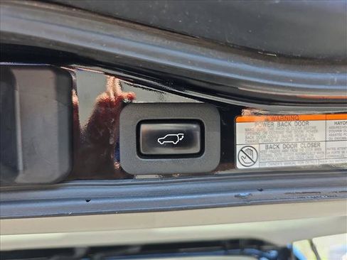 Used 2017 Lexus LX 570 4WD w/ Luxury Package image 13