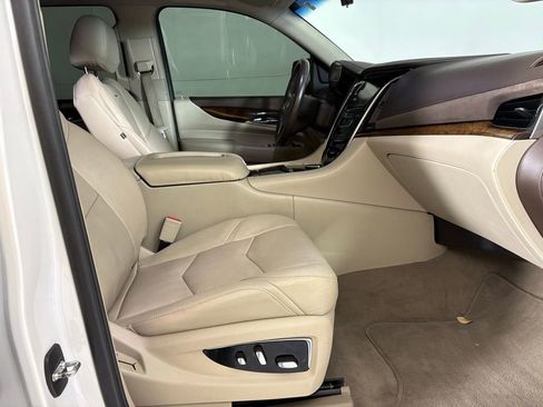 Used 2017 Cadillac Escalade Premium Luxury image 13