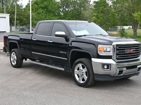 Used 2016 GMC Sierra 2500 SLT w/ Duramax Plus Package AWD/4WD image 8