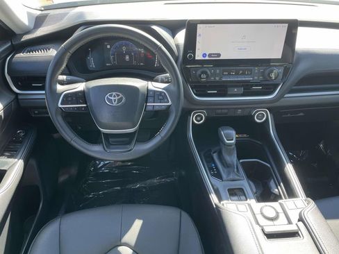 Used 2025 Toyota Grand Highlander AWD image 25