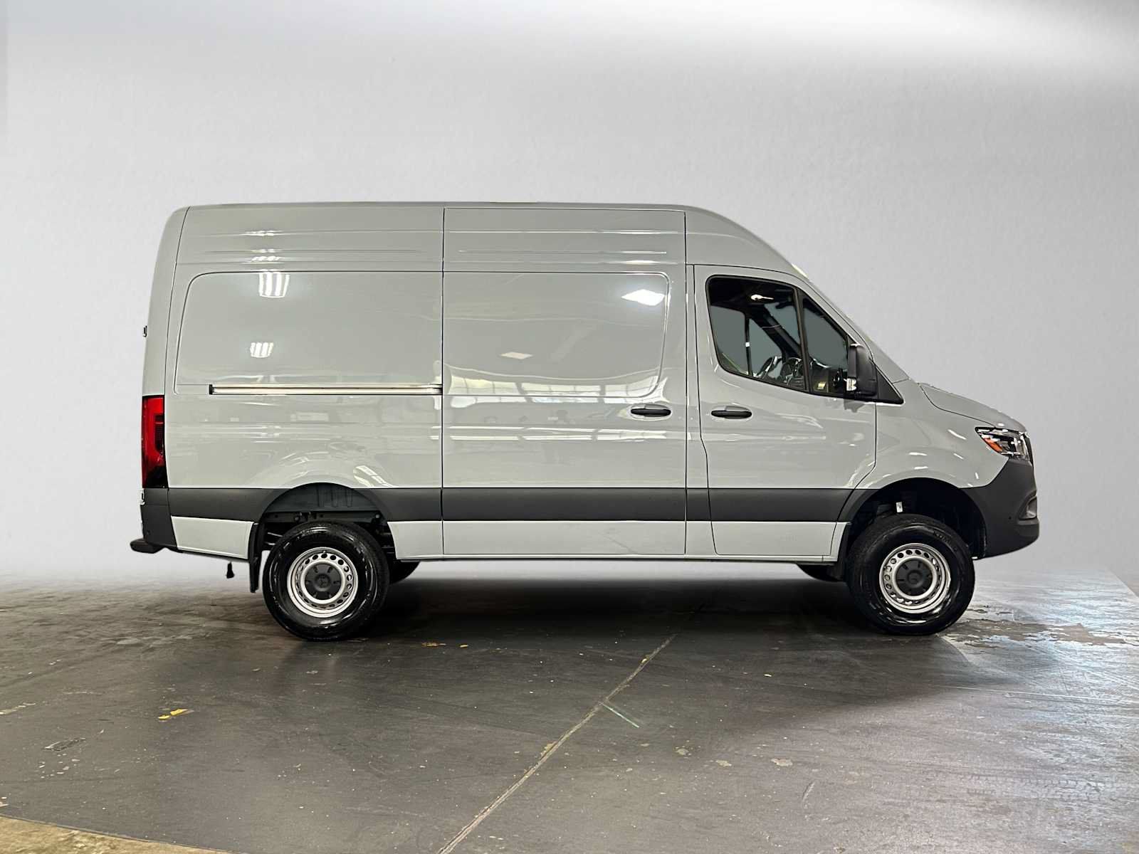 Used 2026 Mercedes-Benz Sprinter 2500 image 2