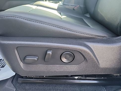 Used 2025 Chevrolet Colorado LT w/ LT Convenience Package image 12