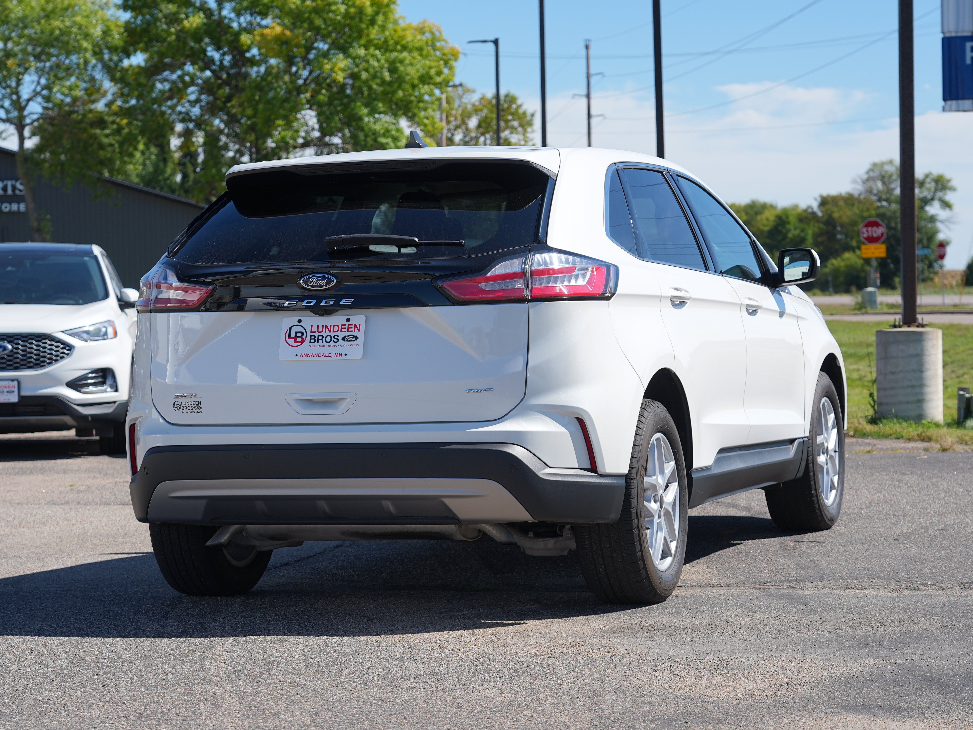 Used 2024 Ford Edge SEL w/ Convenience Package AWD/4WD image 3