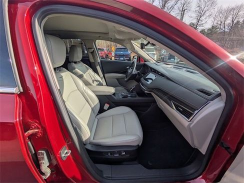 Used 2023 Cadillac XT4 Premium Luxury w/ Technology Package image 37