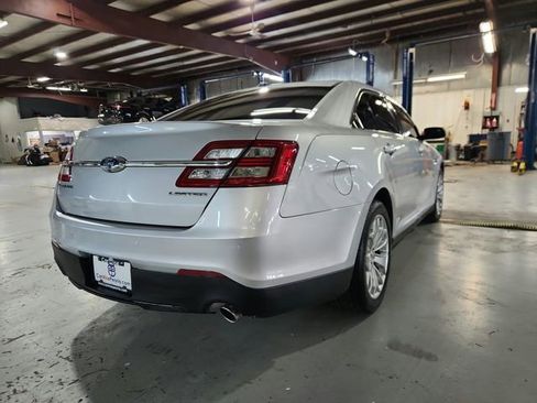 Used 2019 Ford Taurus Limited FWD image 2