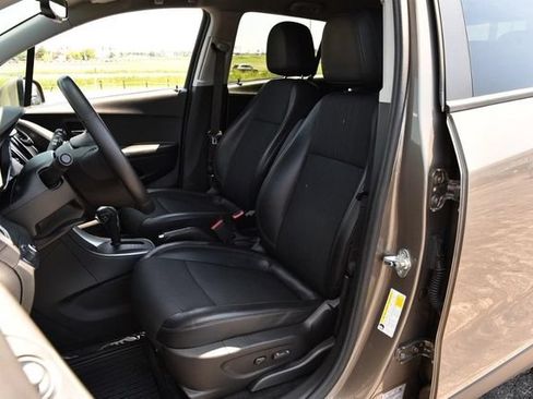 Used 2022 Chevrolet Trax LT w/ Sport Edition AWD/4WD image 17