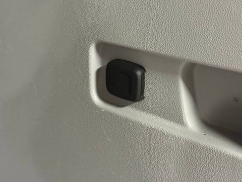 Used 2023 GMC Acadia SLE image 11