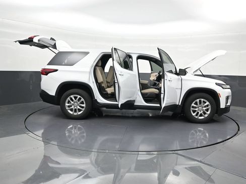 Used 2023 Chevrolet Traverse LS FWD image 33