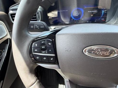 Certified 2023 Ford Explorer Platinum w/ Technology Package AWD/4WD image 16