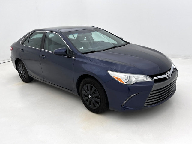 Used 2016 Toyota Camry LE FWD image 2