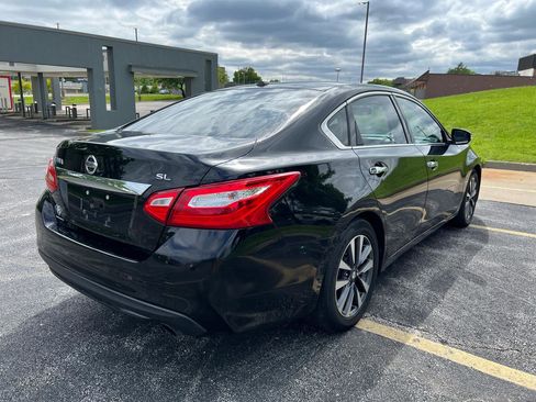 Used 2017 Nissan Altima 2.5 SL w/ Moonroof Package FWD image 6