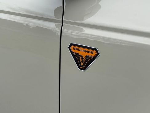 Used 2025 Ford Bronco Badlands image 16