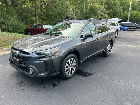 Used 2025 Subaru Outback Premium AWD/4WD image 9