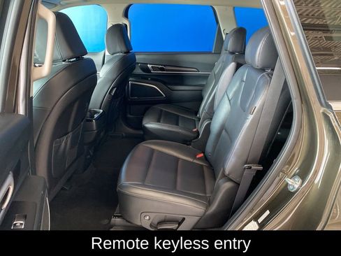 Used 2025 Kia Telluride S AWD/4WD image 12