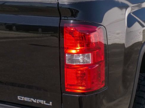 Used 2015 GMC Sierra 2500 Denali w/ Duramax Plus Package AWD/4WD image 10