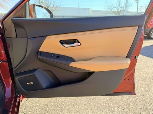 Used 2024 Nissan Sentra SV w/ SV Premium Package image 10