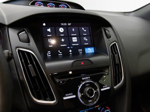 Used 2017 Ford Focus RS image 19