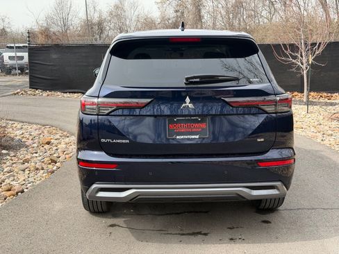 New 2026 Mitsubishi Outlander SE image 4