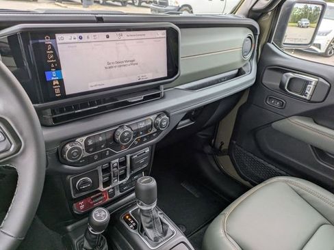 New 2025 Jeep Gladiator Mojave image 24