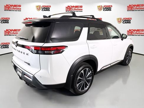 Certified 2026 Nissan Pathfinder Platinum w/ Lighting Package AWD/4WD image 16