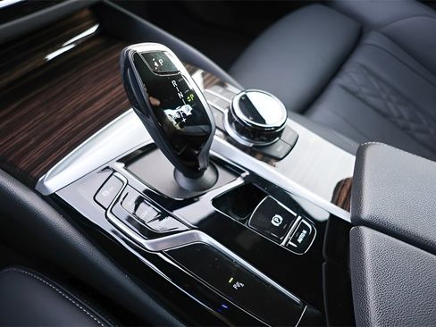 Used 2023 BMW 530i w/ Executive Package image 18