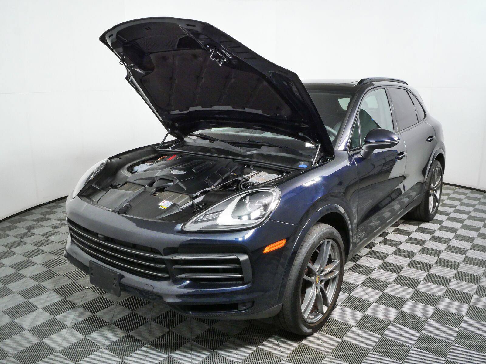 Certified 2023 Porsche Cayenne Platinum Edition AWD/4WD image 35