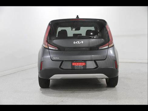 Used 2024 Kia Soul LX w/ Option Group 015 FWD image 17