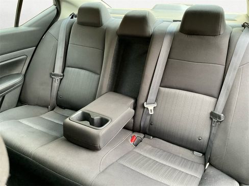 Used 2023 Nissan Altima 2.5 SV image 9