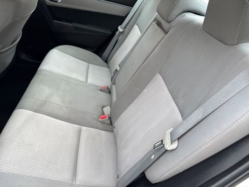 Used 2015 Toyota Corolla L image 10