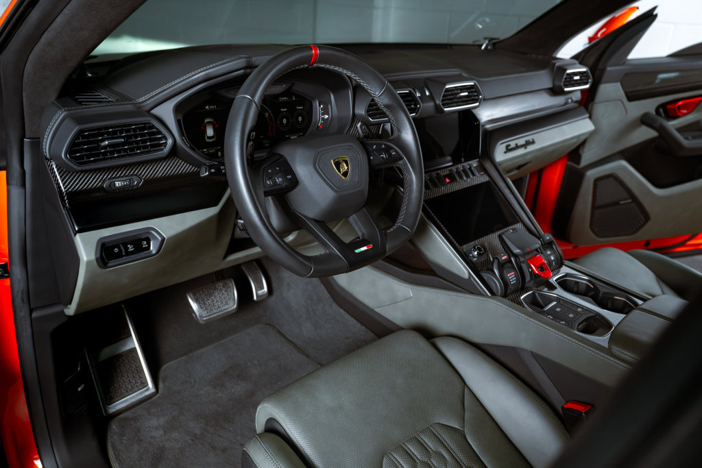 Used 2024 Lamborghini Urus S AWD/4WD image 9