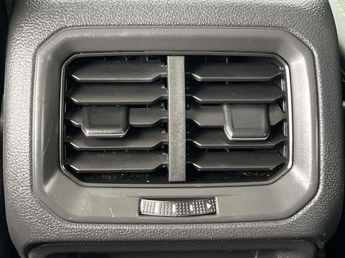 Used 2022 Volkswagen Taos SE FWD image 16