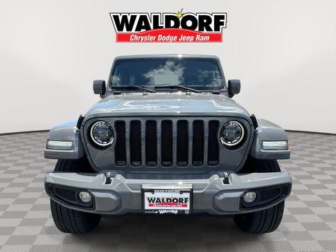 Used 2023 Jeep Wrangler Unlimited Sahara AWD/4WD image 2