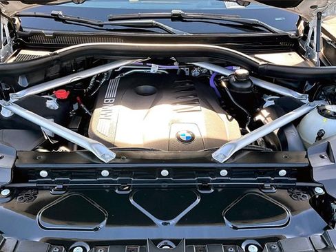 Used 2024 BMW X7 xDrive40i image 31