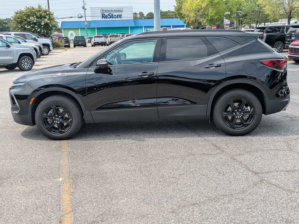 Used 2024 Chevrolet Blazer LT w/ Midnight/Sport Edition FWD image 7