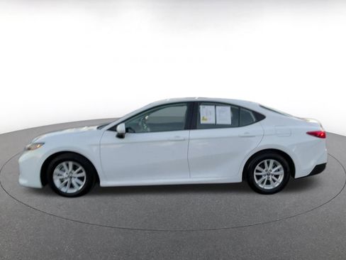 Used 2025 Toyota Camry LE image 9