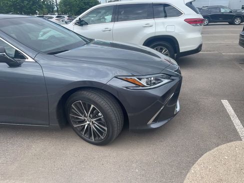 Used 2024 Lexus ES 300h w/ Premium Package FWD image 14