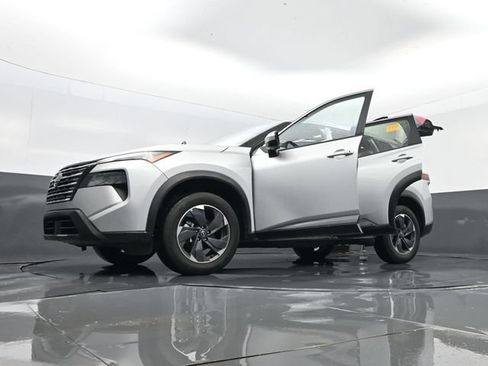 Used 2024 Nissan Rogue SV AWD/4WD image 31