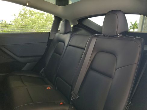 Used 2023 Tesla Model Y Performance AWD/4WD image 8