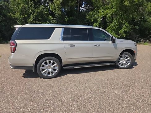 Used 2021 Chevrolet Suburban High Country w/ Max Trailering Package AWD/4WD image 16