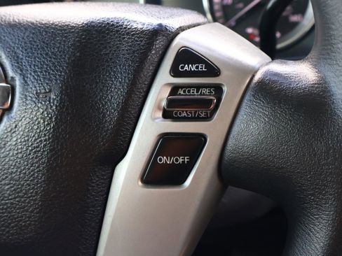 Used 2017 Nissan Titan SV image 22