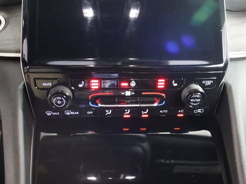 Used 2024 Jeep Grand Cherokee Limited AWD/4WD image 49