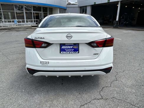 Used 2025 Nissan Altima 2.5 SV AWD/4WD image 4