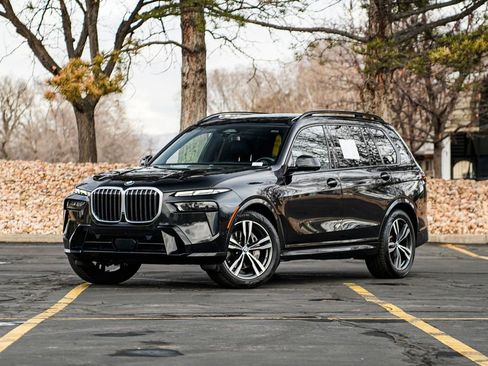 Used 2023 BMW X7 xDrive40i w/ M Sport Package AWD/4WD image 1