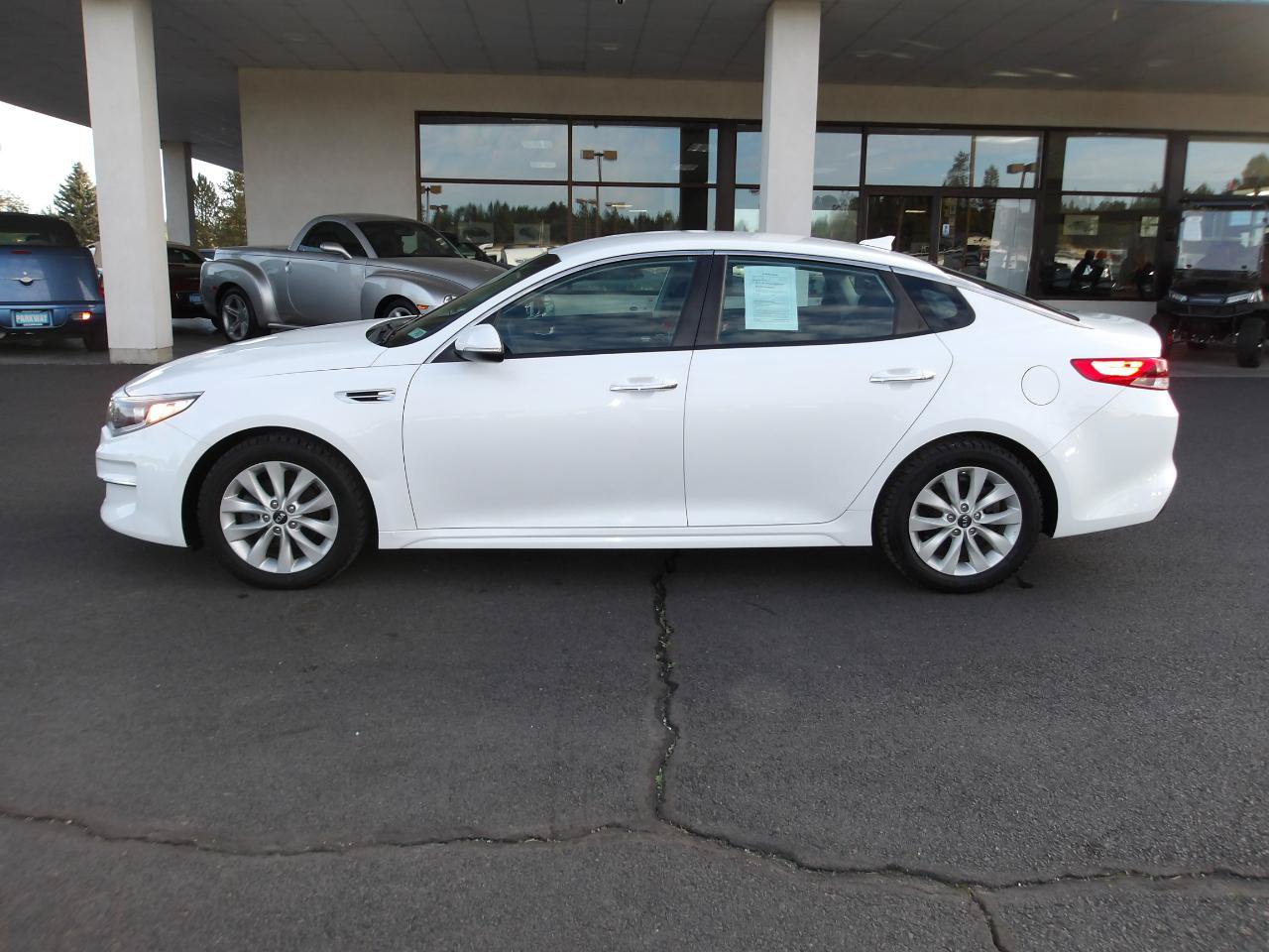 Used 2016 Kia Optima LX FWD image 2