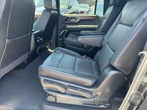 Used 2025 GMC Yukon XL Denali AWD/4WD image 14
