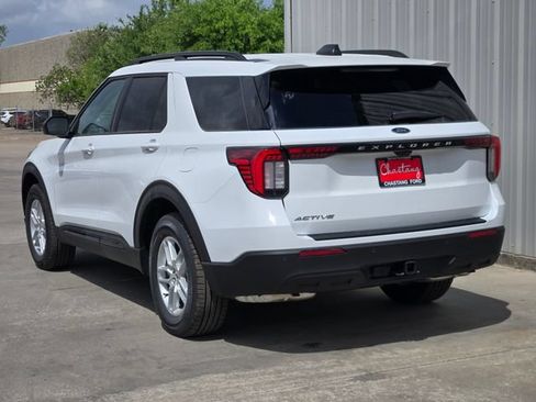 New 2026 Ford Explorer Active RWD image 3