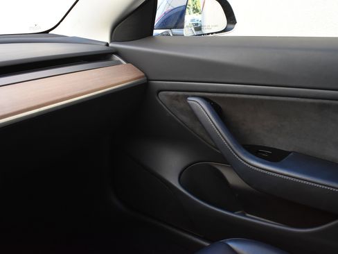 Used 2018 Tesla Model 3 Long Range image 36